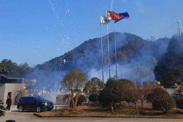 大銘,大銘新材料,加熱膜,PTC加熱膜,石墨烯加熱膜,碳晶加熱膜,電地暖,電熱膜,電池加熱膜,硅膠加熱片,PI加熱膜,柔性加熱膜,PTC材料,PTC加熱片,PTC電熱膜,PTC熱敏電阻,PTC地暖膜,PTC自限溫電熱膜,PTC面狀電地暖,新能源電池加熱膜,攝像頭加熱膜,加熱膜廠家